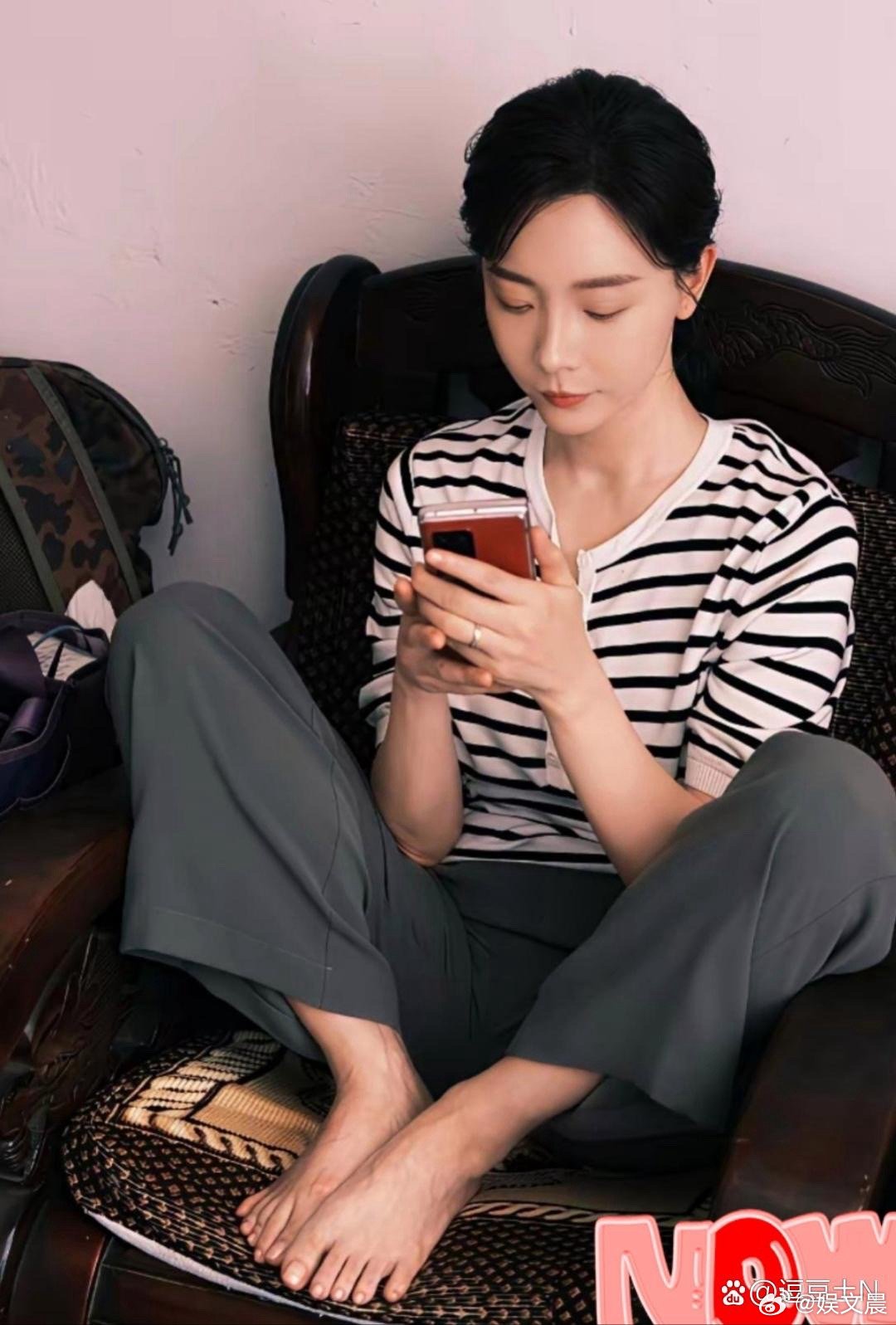 陈数的脚也太好看了吧，线条精致又秀气，简直是我见过最美的脚丫子！ 