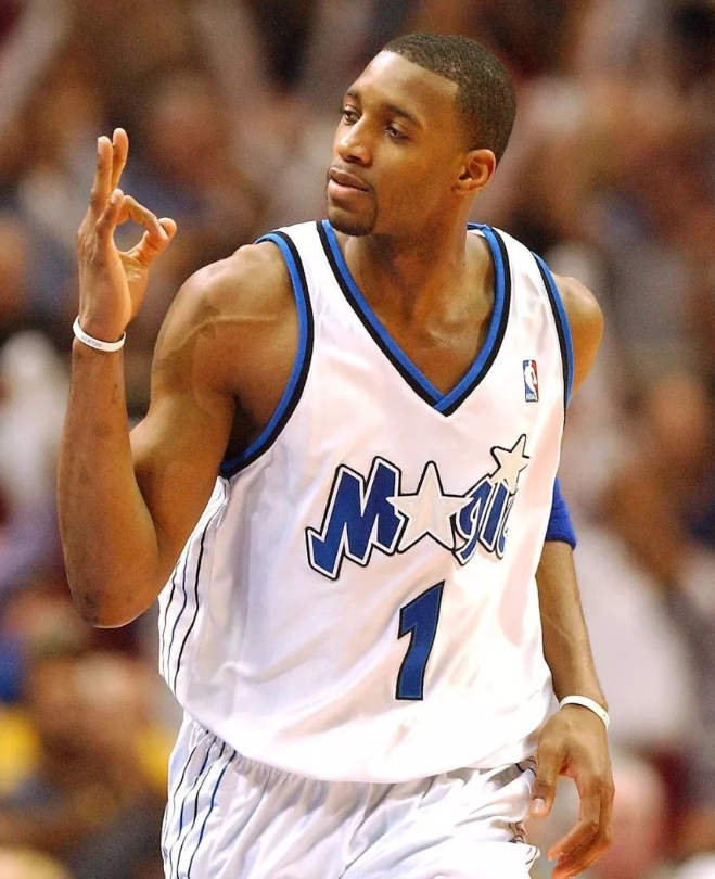 首轮G4，魔术94-88再胜活塞，大比分3-1领先，距离黑八奇迹只差1场胜利。值