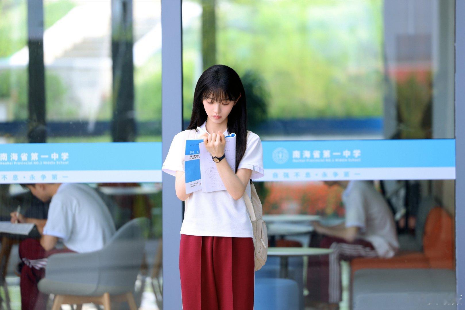 天才女友语文148 数学150 英语150这成绩未免太牛了吧女主本来就是天才完全