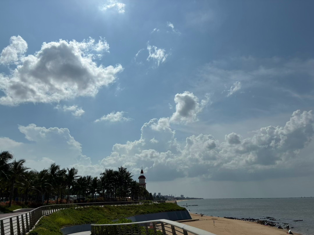 突然又饿了，要被前几天吃的海鲜馋死了只要不上班啥都挺好 海口