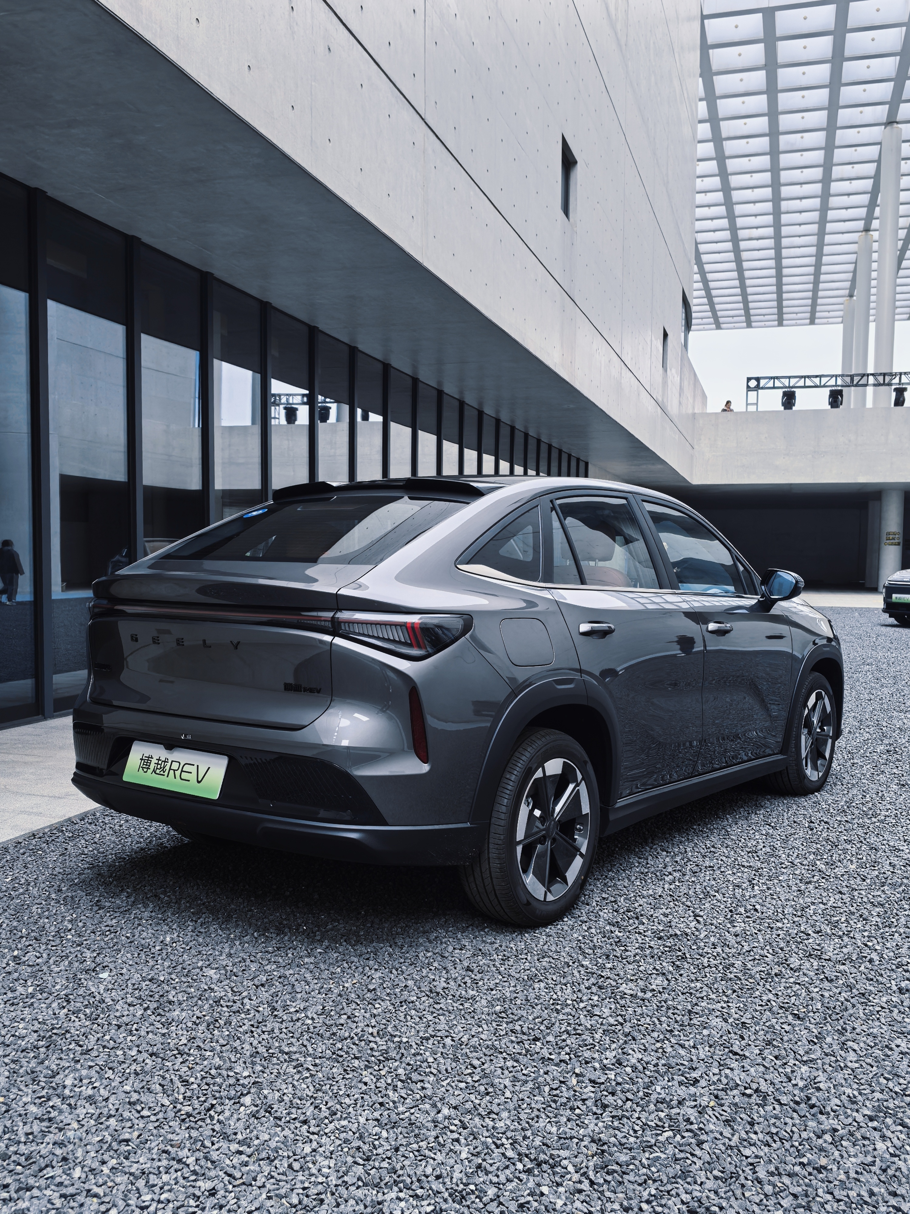 好看还好开，续航还很长的吉利博越REV预售12.79万起，相当诚恳了！这可是一款
