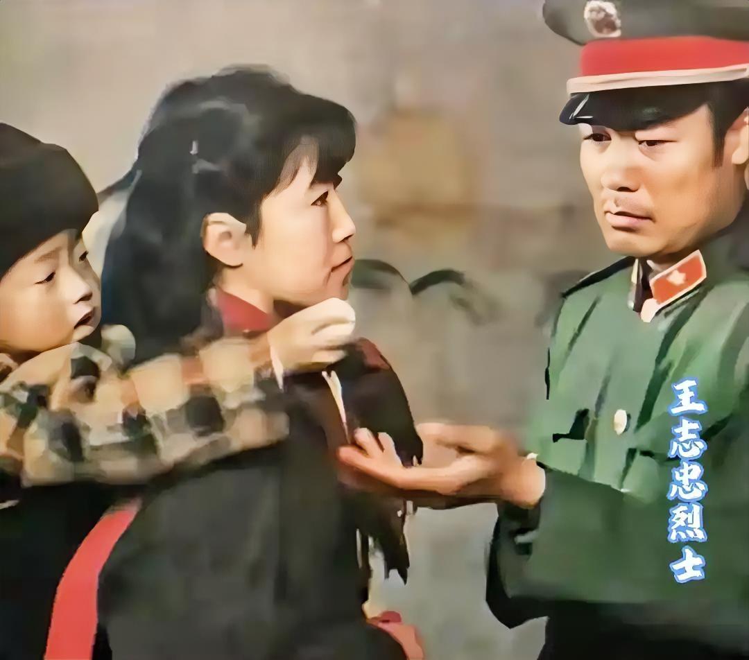 这是1985年1月，昆明火车站，主人公是对越自卫反击战老山前线某部副连长王志忠一