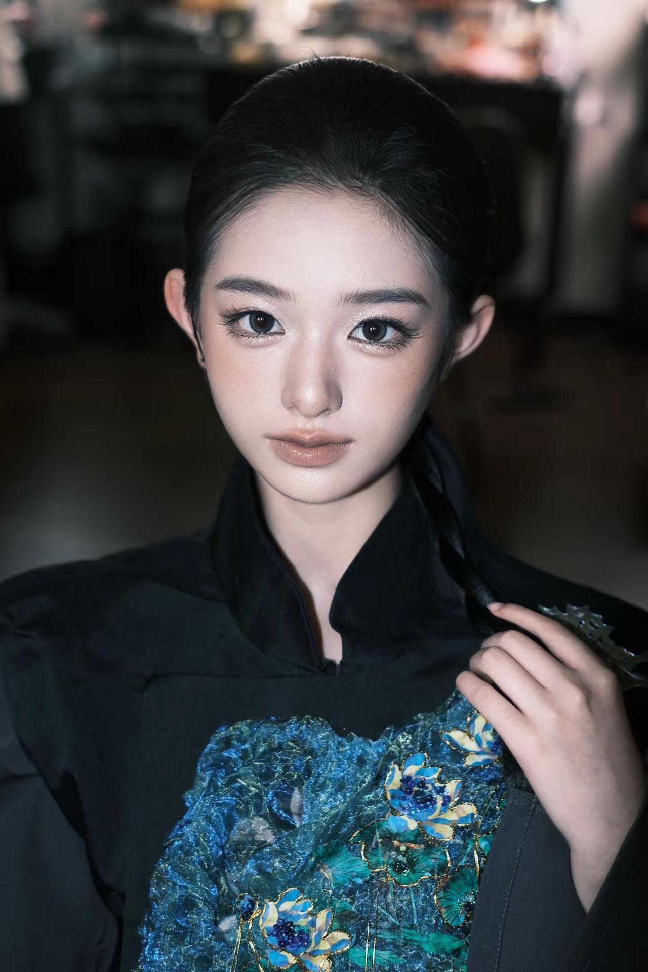 漂亮女人就该活得肆无忌惮  不被定义新中式国潮造型 新中式造型 造型前后对比 女