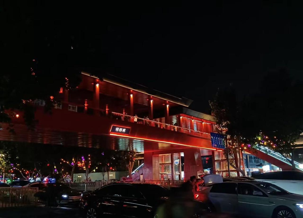 别挑战女人的第六感。她开口问你，不是要答案，答案她早就心知肚明。她只是在看你怎么