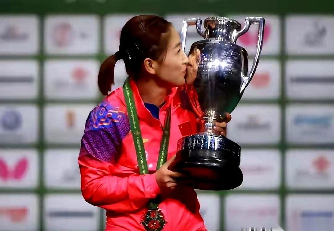 刘诗雯这名选手，在乒坛的履历非常特殊。
她没拿过奥运单打金牌，职业生涯缺了那块大