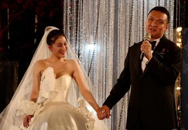 李嘉格 前夫车澈，这是脑子里动了哪根弦，忽然就把肥减下来了。


娱乐圈最有意思