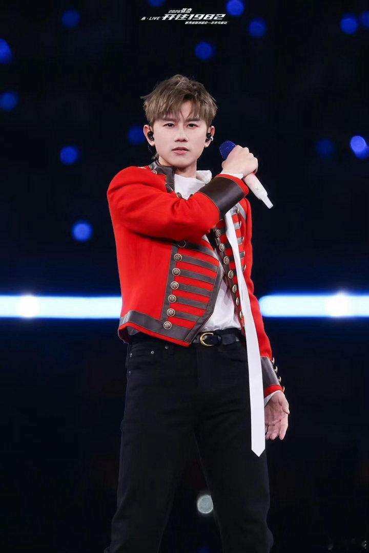 张杰透露将开启新的大计划谁懂啊，他把儿时记忆里的小火车真的搬进鸟巢了！12座人生