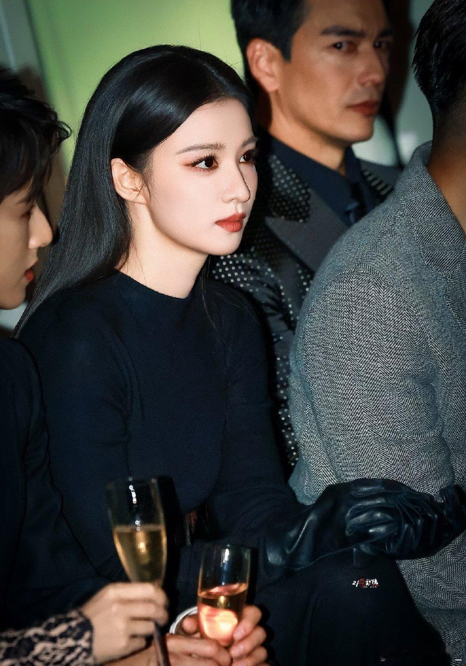 王楚然顶级美味alpha身段自带勾人buff，站那儿就是掌控感天花板！不是软萌挂