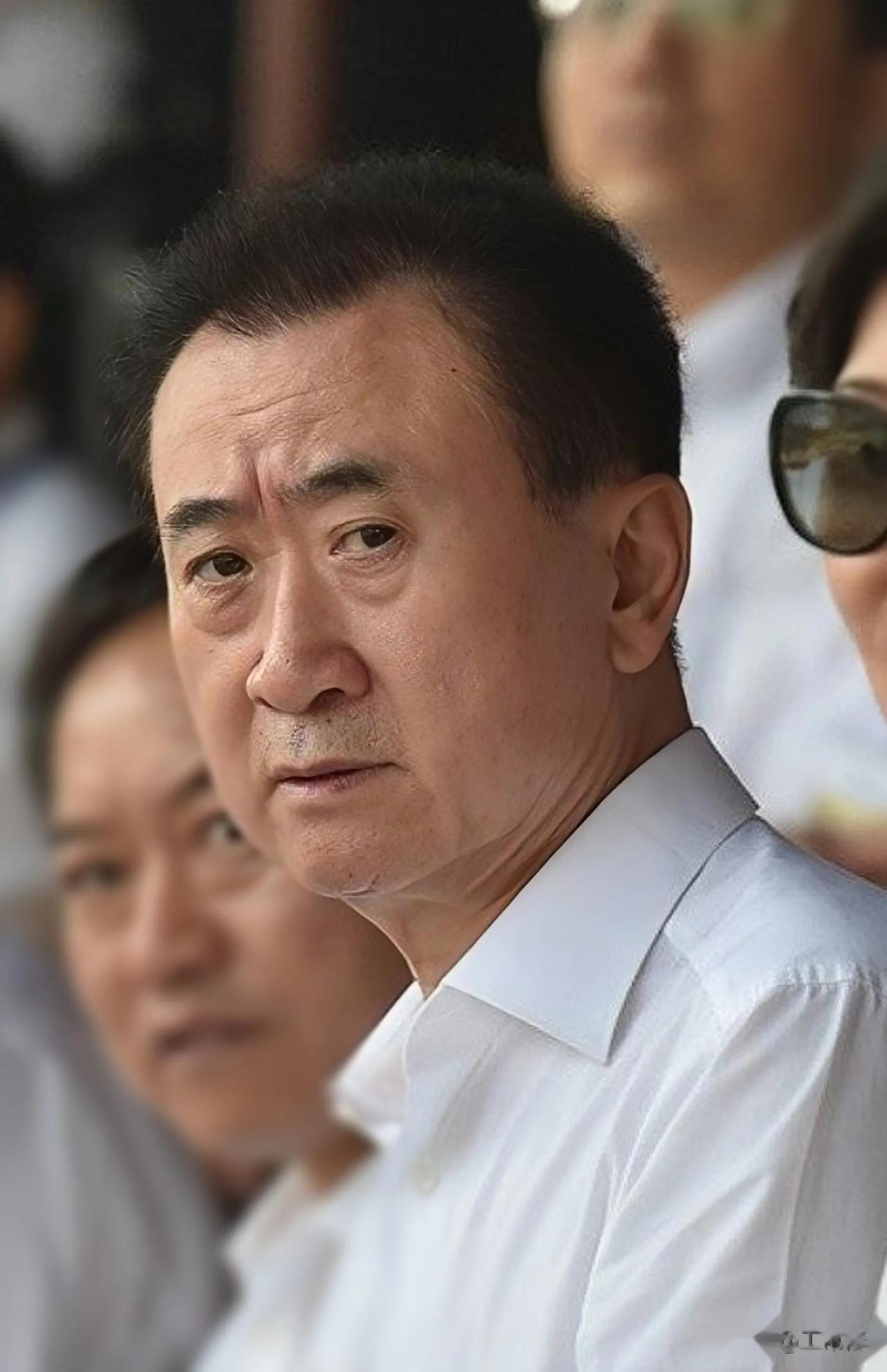 突发:12月6日中午，万达影业发布停牌公告，王老板拟将51%的股权转让给上海儒意