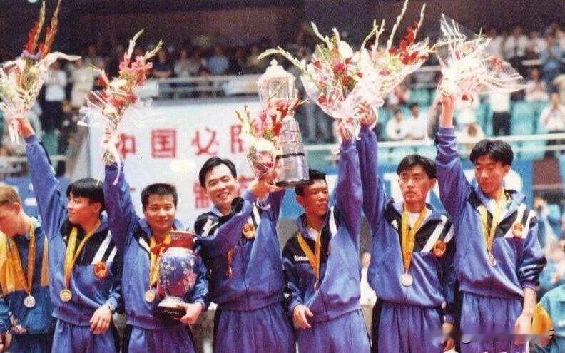 说起国乒男队，永远忘不了三位大功臣：王涛、马文革、丁松。
 
早些年咱们男乒陷入