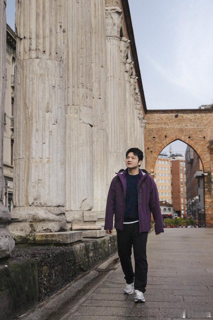 樊振东现身意大利看冬奥樊振东祝福中国冰雪健儿 樊振东更新微博，晒出自己在意大利观