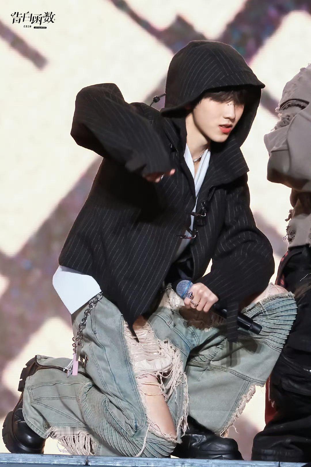 左奇函rap能力此男在舞台上真是没得说 