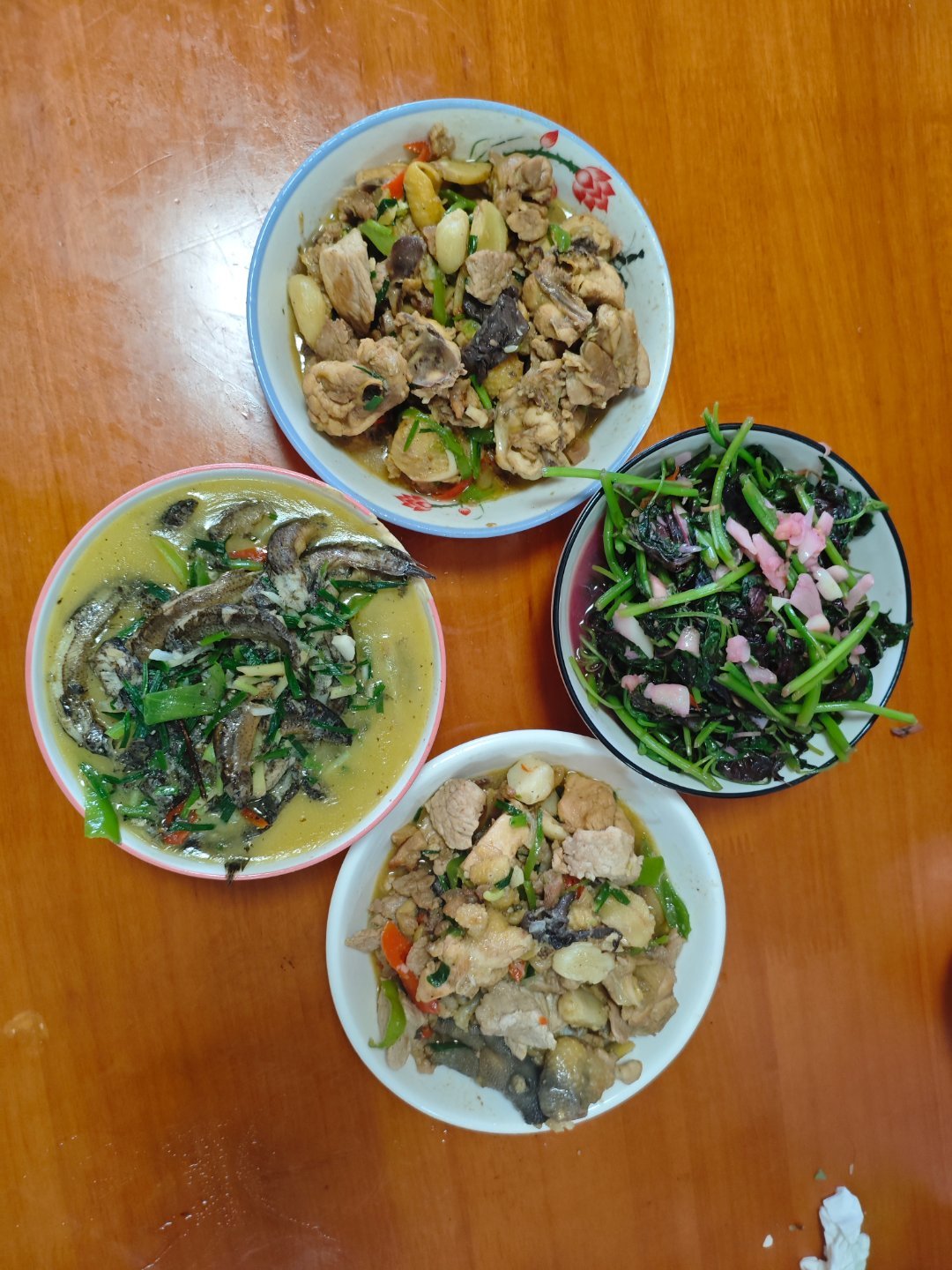 昨天端午节的午餐，平平淡淡的很幸福 