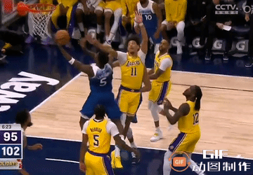 詹姆斯缺阵，戈贝尔补扣肆虐篮下。
#你认为哈登有机会超越詹姆斯吗?#