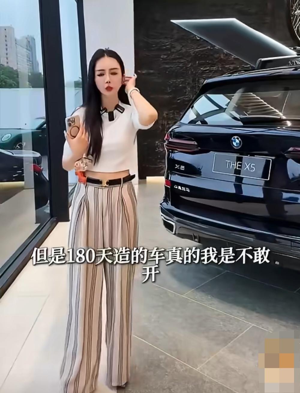 上海宝马这家店的主播，如此恶意贬低友商，会不会收律师函？
这位女主播在直播间跟网