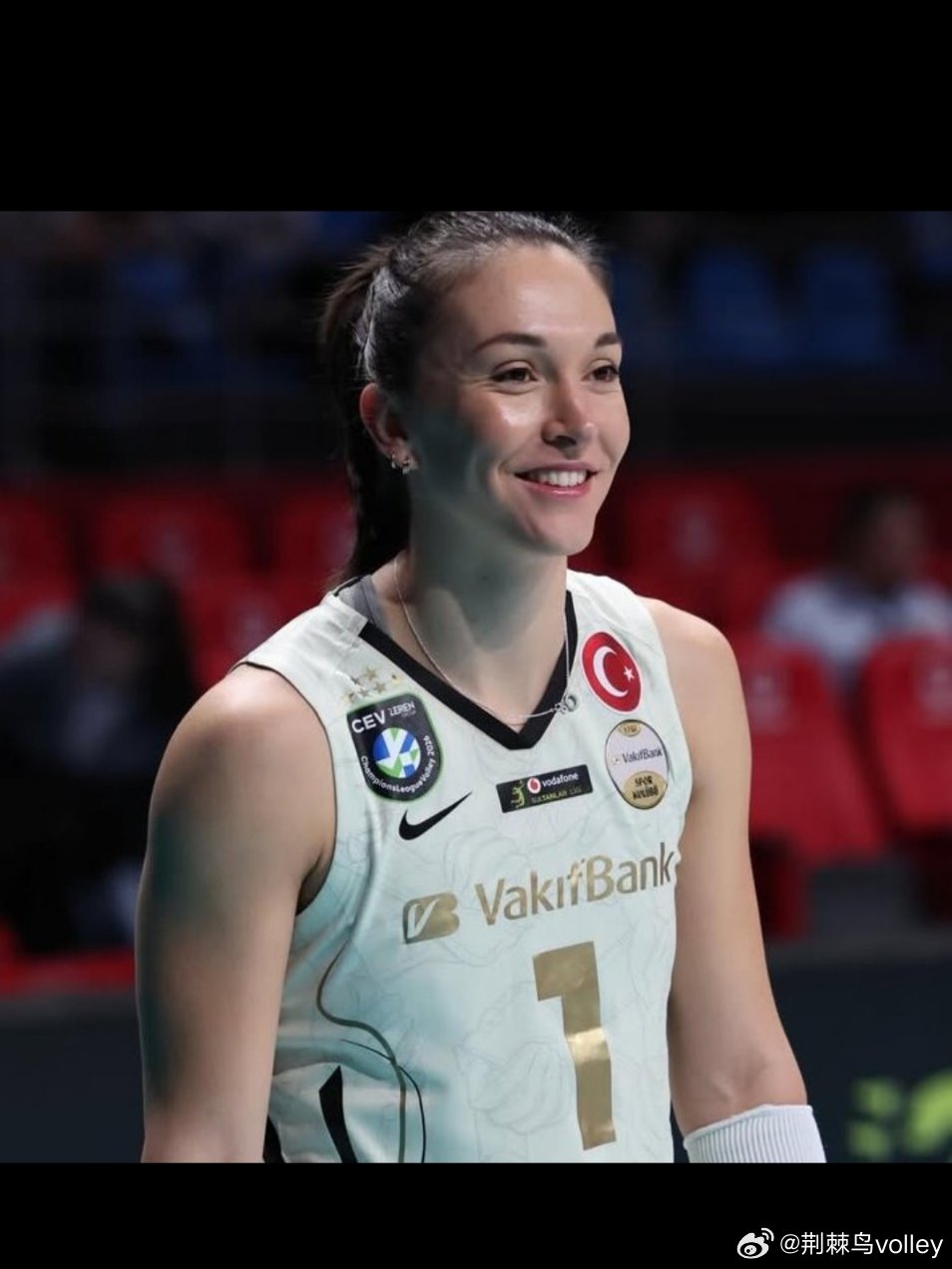 瓦基弗赢球的另一个关键人物卡绍特。19分（26扣18中1失2被拦1发），扣球双率