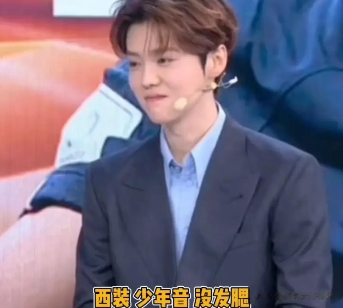 鹿晗解说世界杯状态[呲牙][呲牙][呲牙]鹿晗是真的热爱足球，他还是那个曾经的少