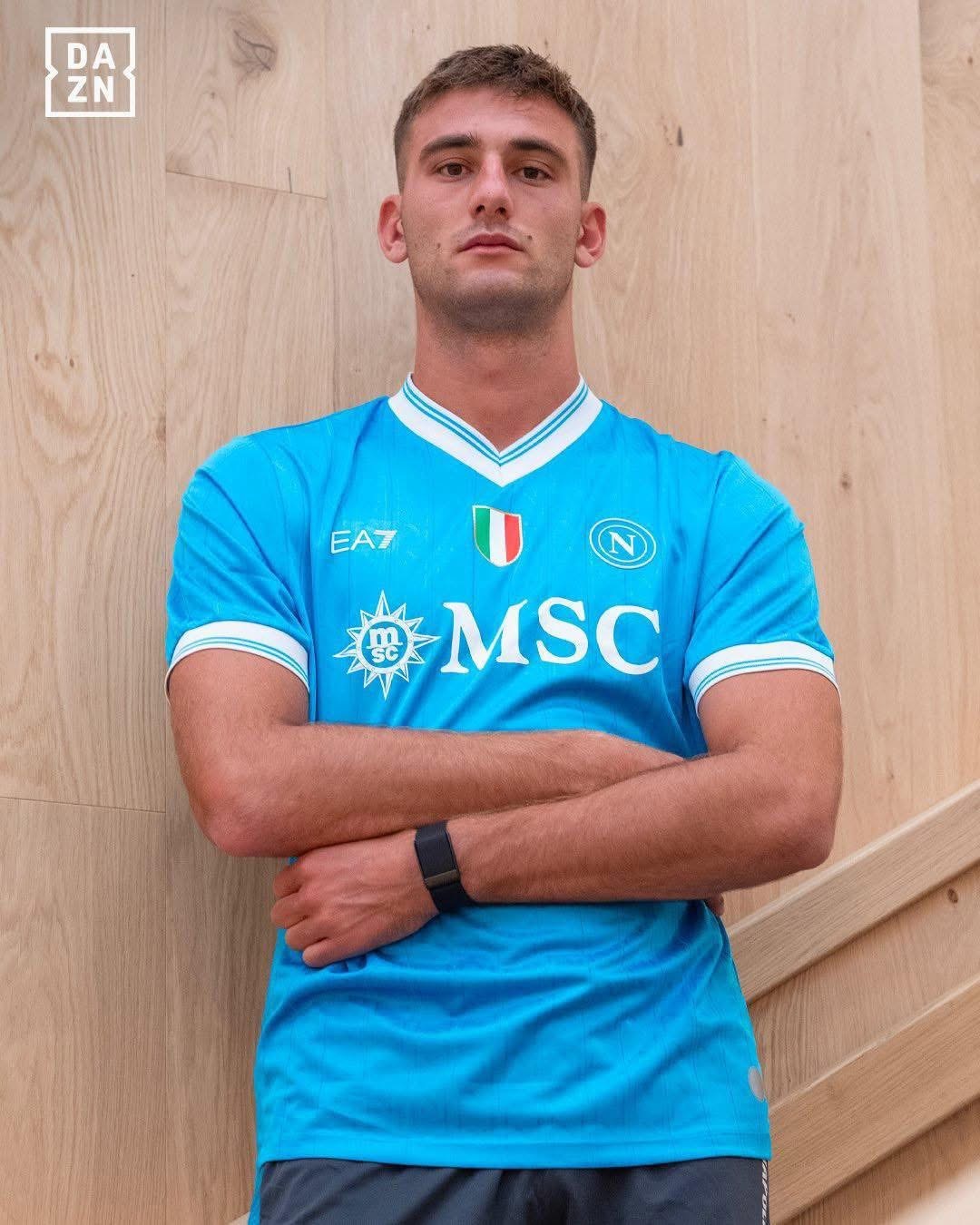 諾定咸森林已向拿坡里25歲前鋒盧卡（Lorenzo Lucca）提出報價：先以租