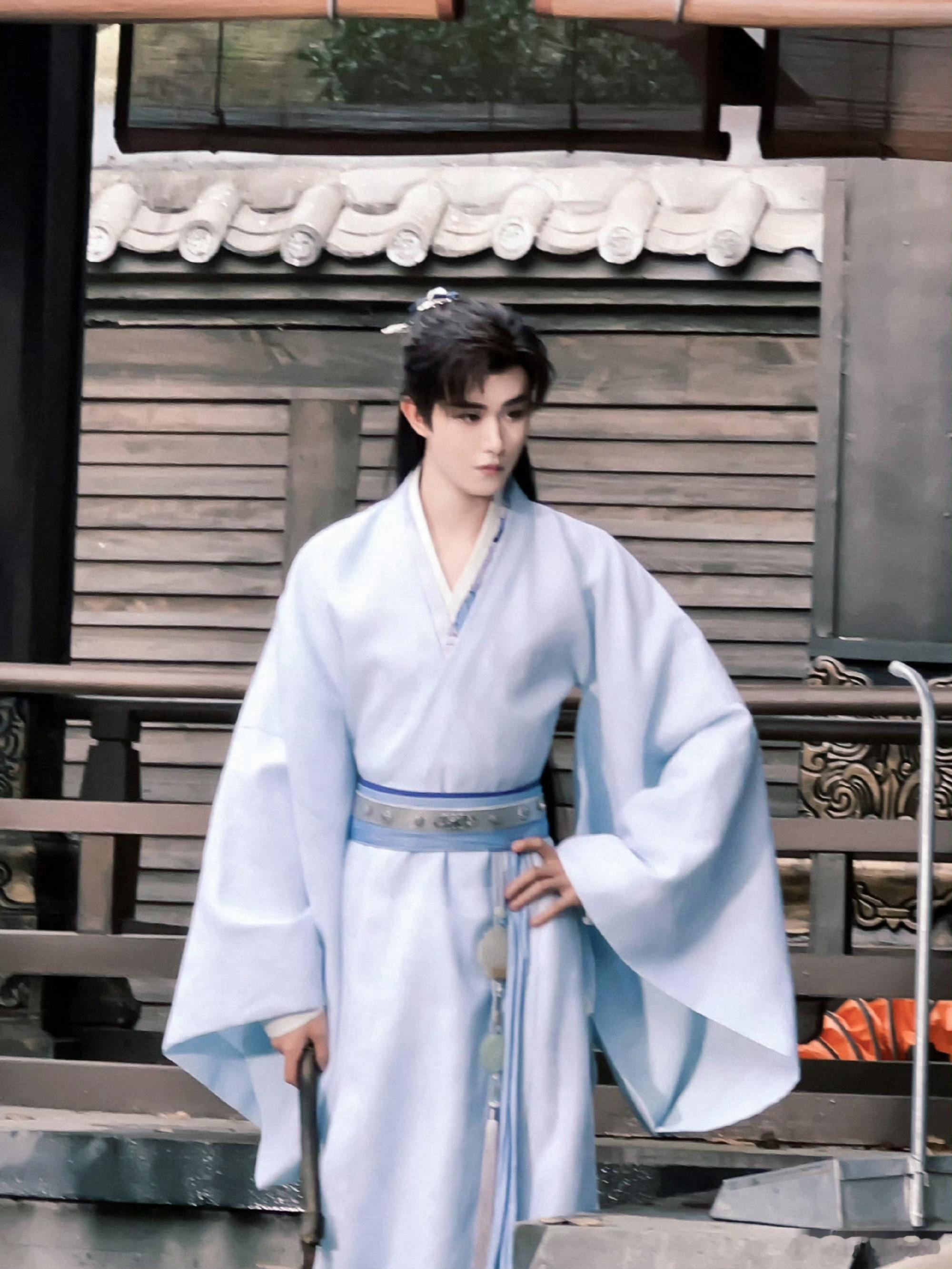 田嘉瑞演综口碑 田嘉瑞上演综简直舒适区来的，作为助演还会自己规定情境演绎，会逃离