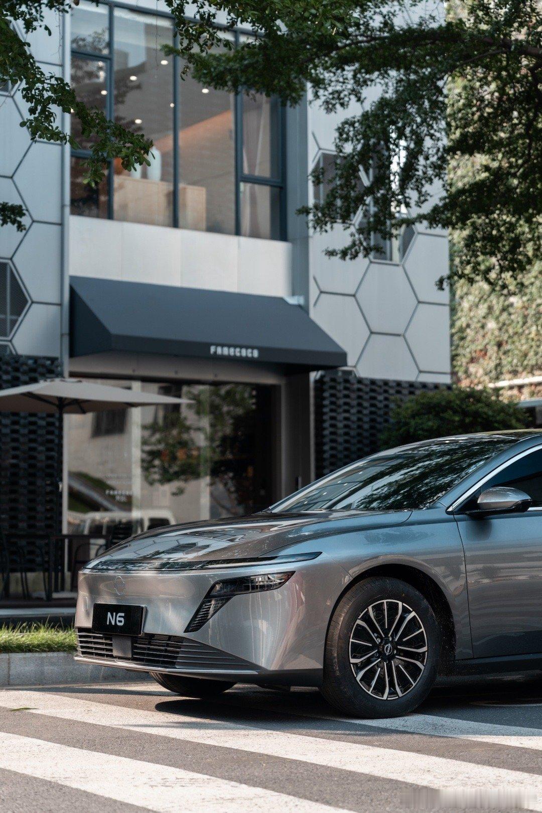 在广州，与东风日产N6捕捉光影瞬间，拍车技巧分享🌅 黄金时刻，雕刻线条我选择在