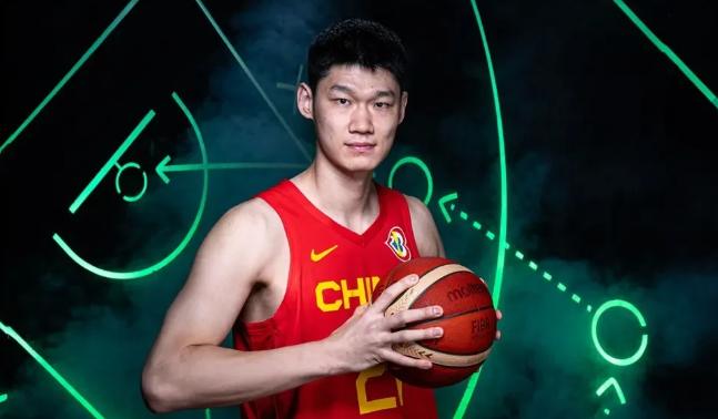 上海男篮措手不及！在拿到上个赛季冠军之后，上海男篮不仅没有止步不前，反而积极开始