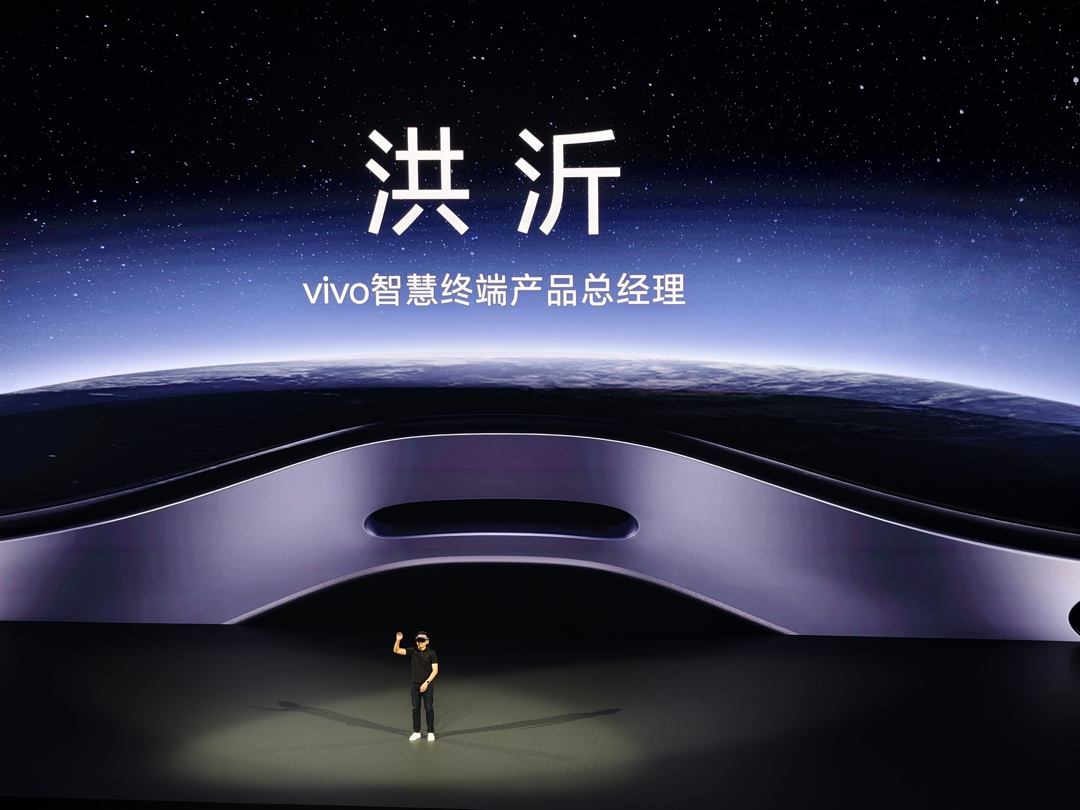 vivo Vision登场直接戴着ᯅ登场，这感觉：太酷啦！ ​​​