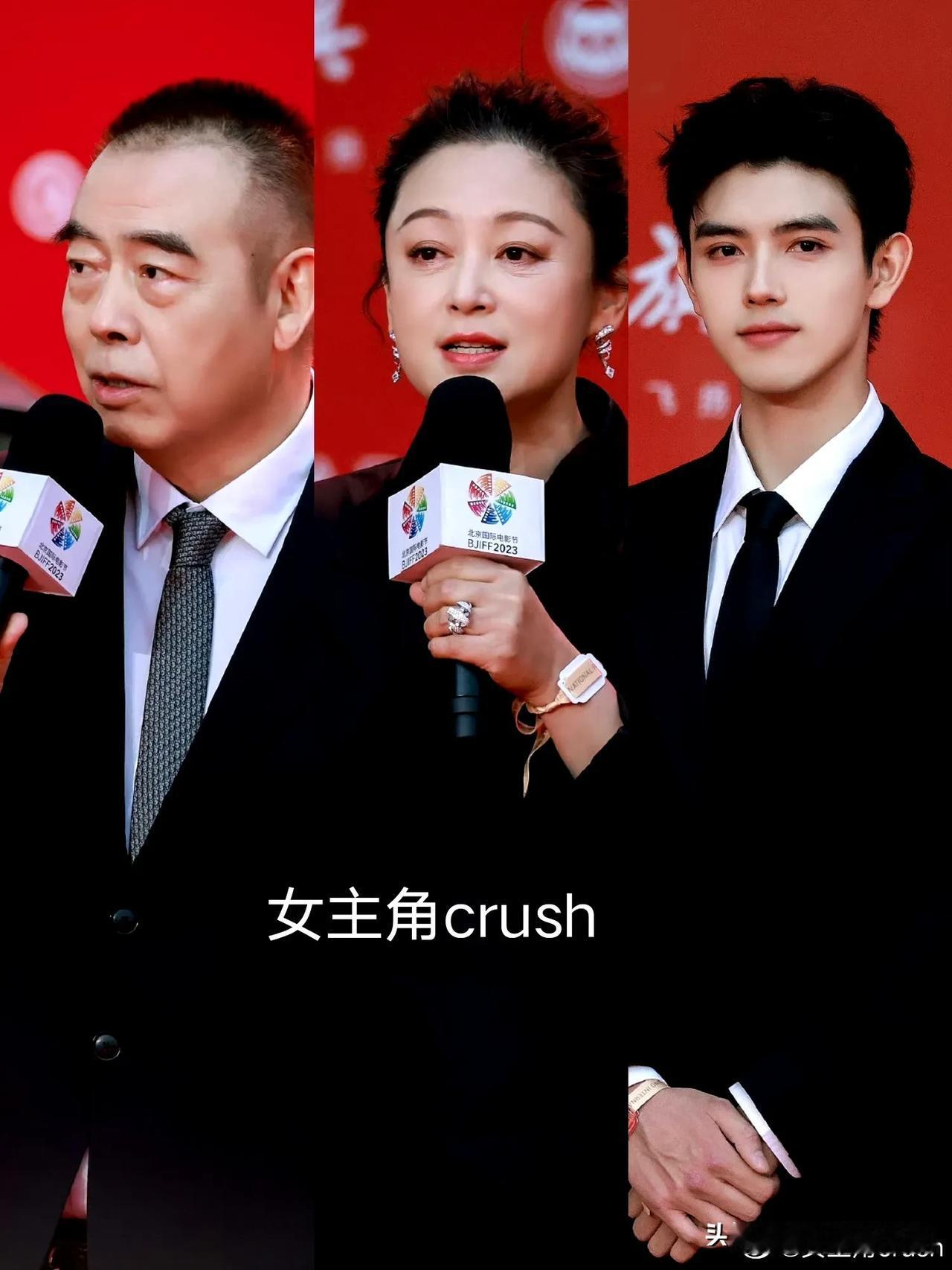 贵公子陈飞宇一家三口出现在了北京电影节上，像极了董事长、董事长夫人、总裁儿子，这