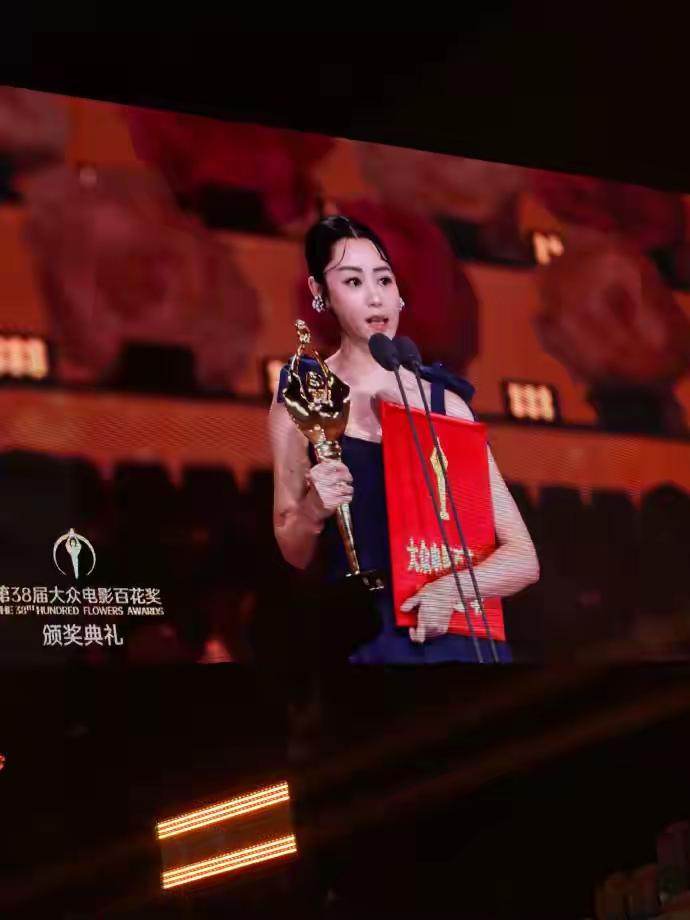 这次最新一届百花奖最佳女主角奖竟然是香港的女演员卫诗雅。

好多人一定对卫诗雅很