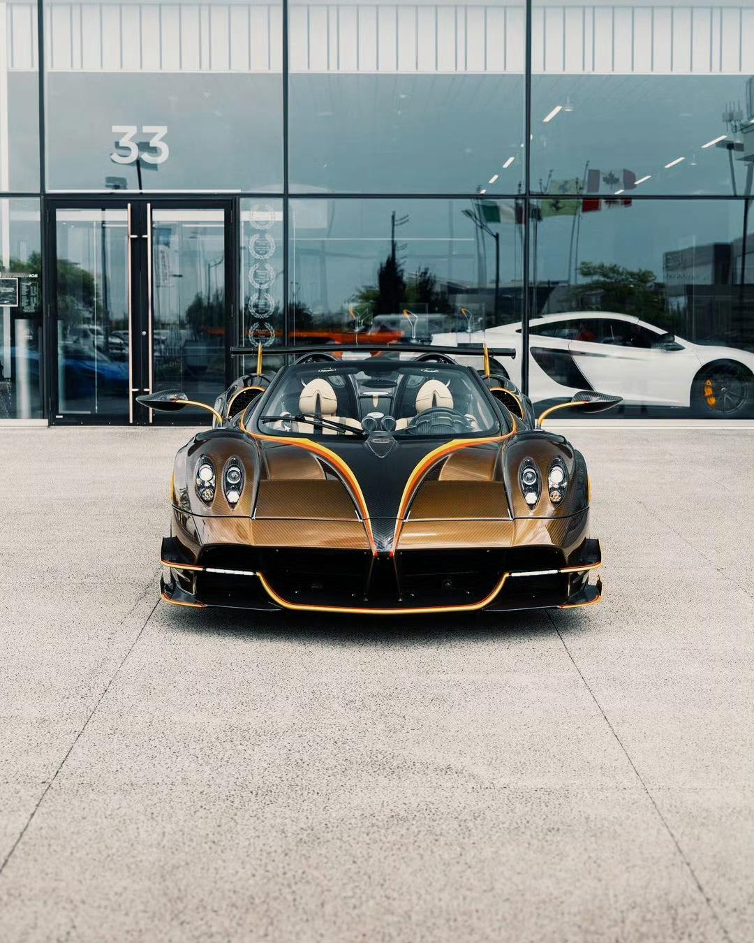 Pagani Huayra BC开门方式是不是很特别！#汽车资讯##豪车超跑# 