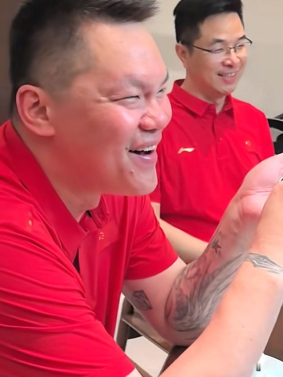 朱芳雨卸任广东男篮总经理后生活得多姿多彩啊。日前他到岚皋村BA参加比赛，还受到当