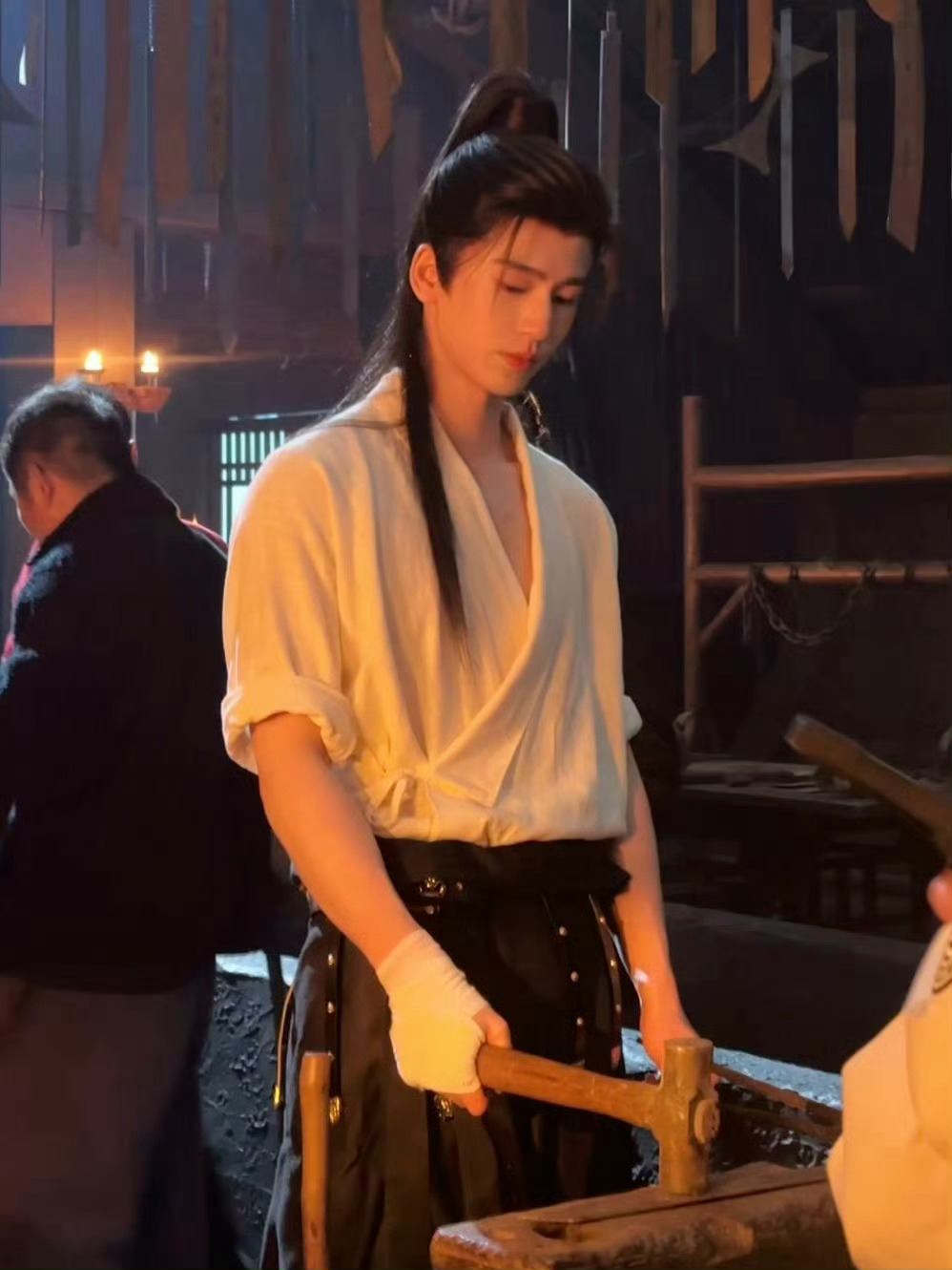 张凌赫剧组碎片期待武安侯谢征的更多高光时刻！💪 