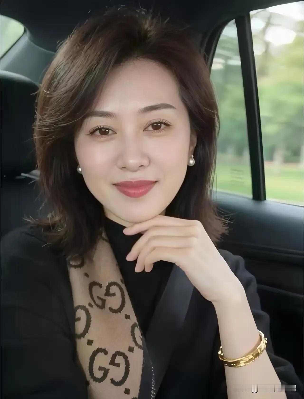 今天接到一位老同学的通知，说他儿子初八结婚，让我务必参加。接到通知后我有些犯难，