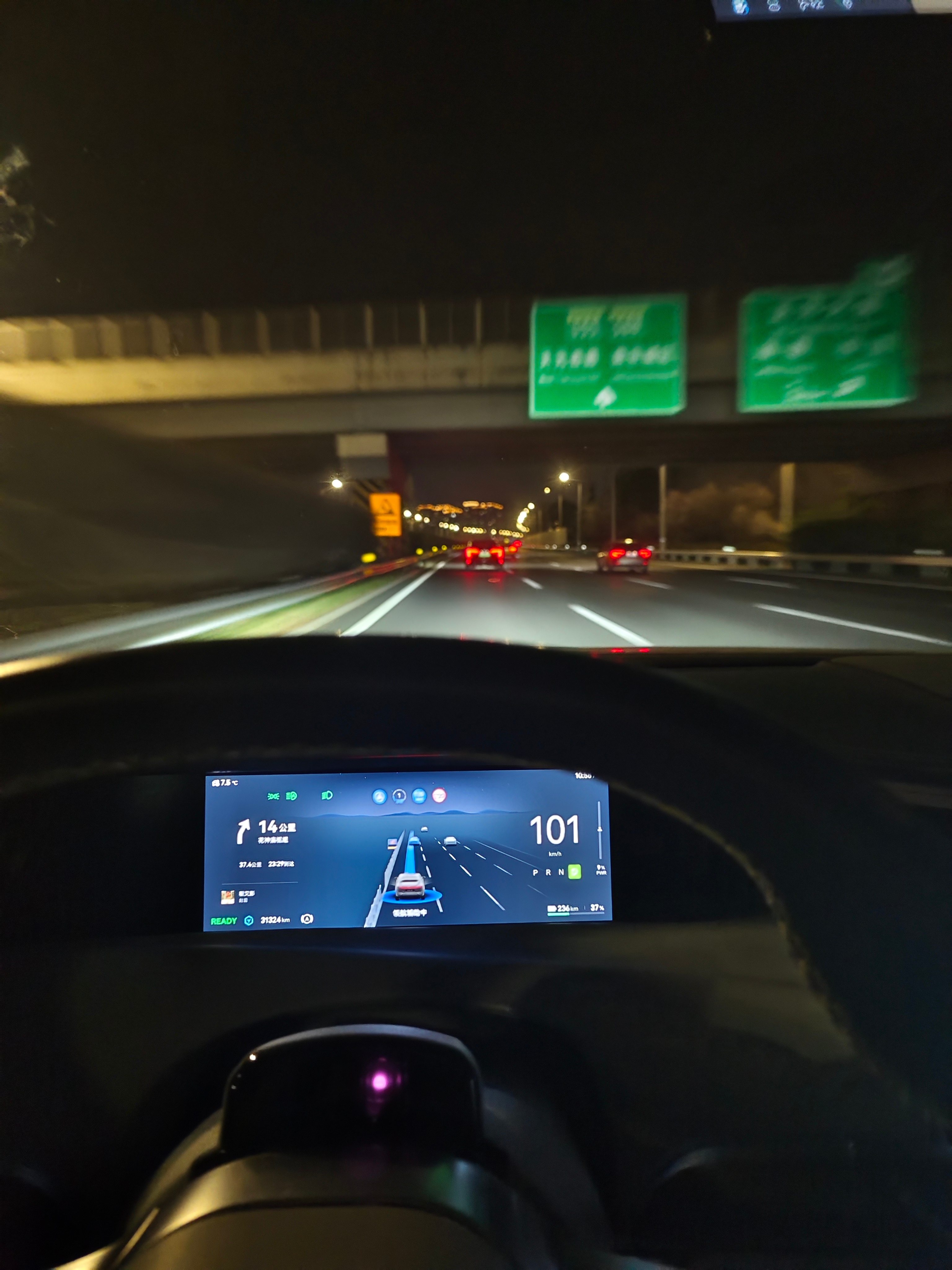 去机场不该比坐飞机时间还长 我不托运，每次提前1小时到机场附近停车场，老板把我送