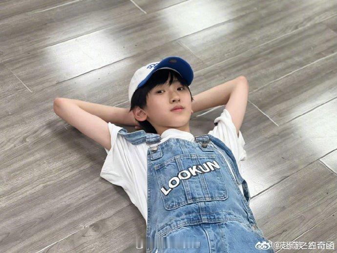 左奇函爬绳梦回小时候左奇函你根本没长大 左奇函爬绳路透可爱超标~一举一动都和记忆