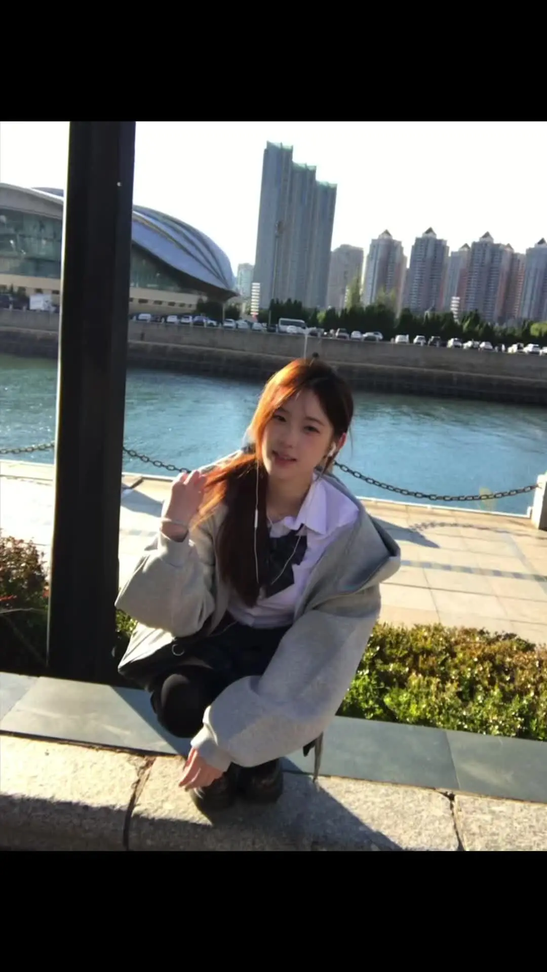 幸福就像貓追自己的尾巴 有時刻意追尋反而容易錯過 不如轉個身 可能就在你身邊