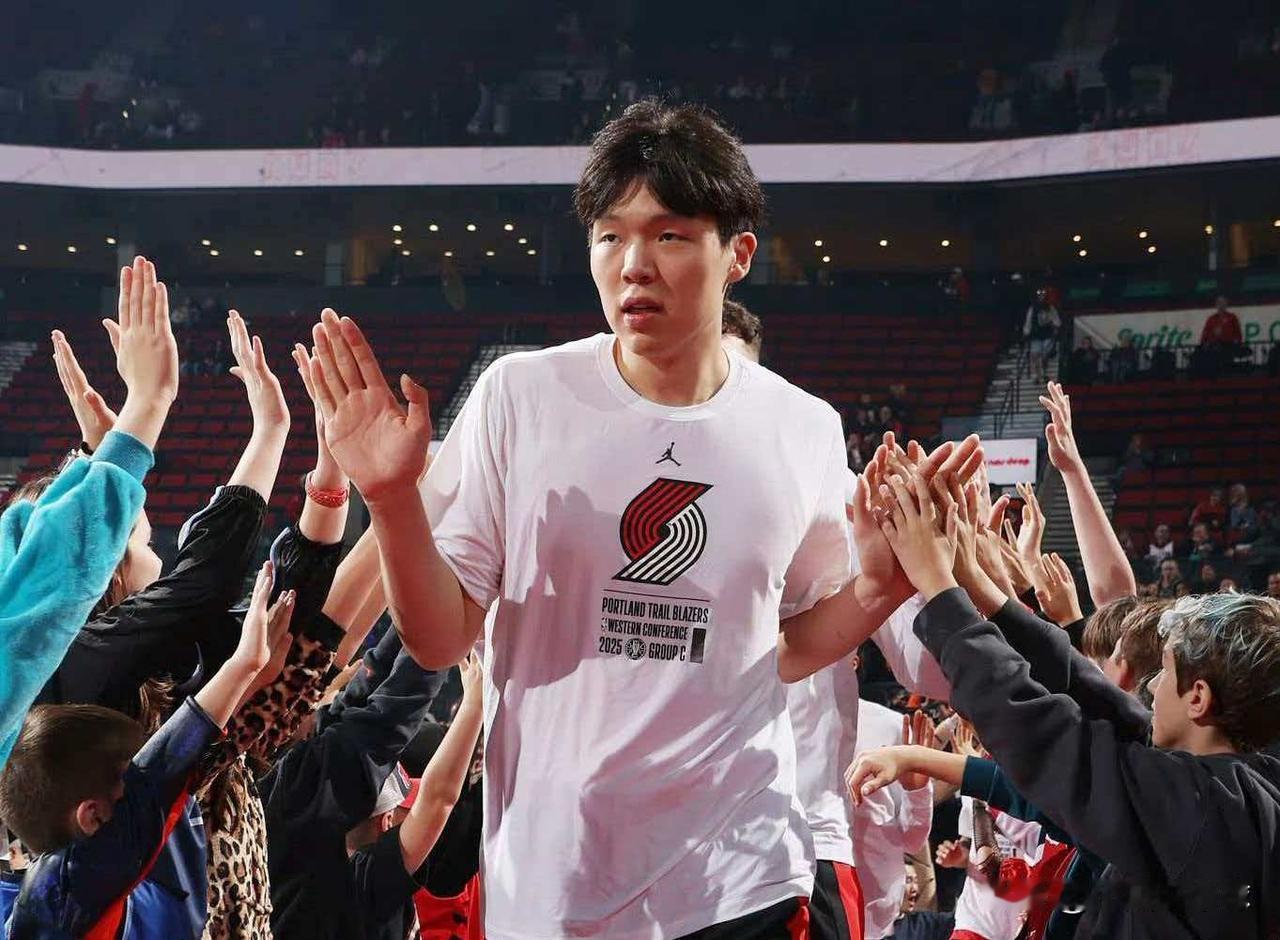 如何评价杨瀚森在NBA的起步表现就目前来看，场均8.2分钟2.8分1.9篮板0.