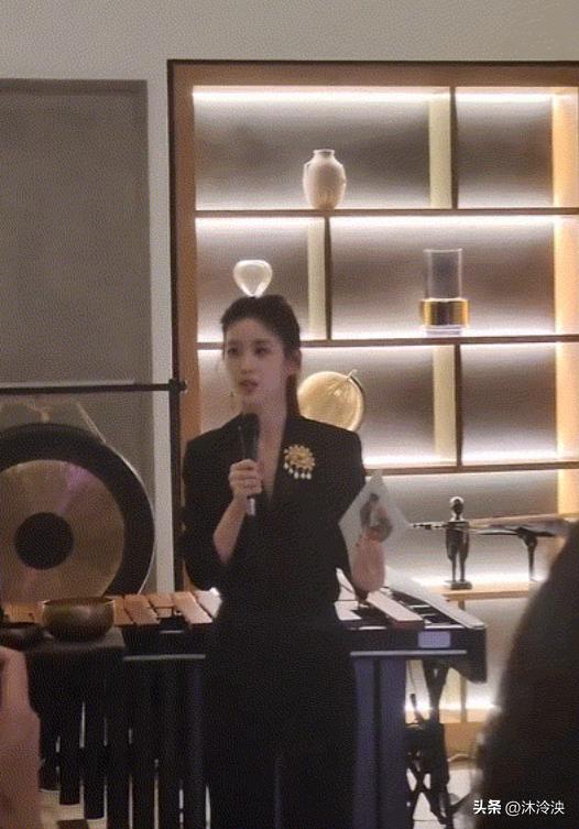 “奶茶妹妹章泽天”“光明会”这两个词条可谓是吸引了很多人的目光，如今这件事情当事