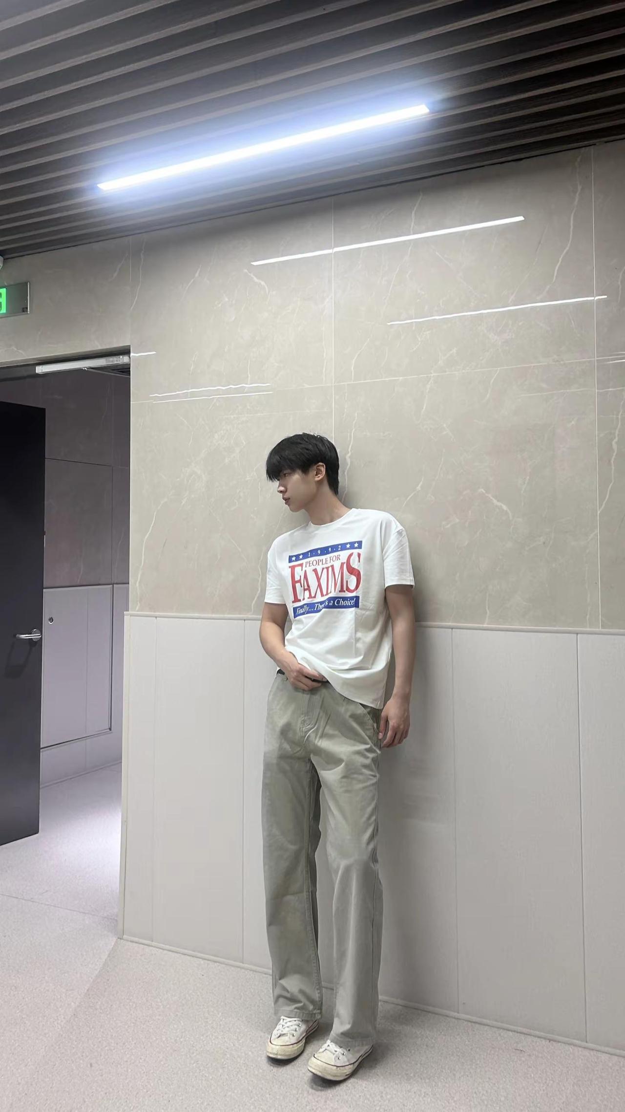 要不要给你发消息楼梯间ootd