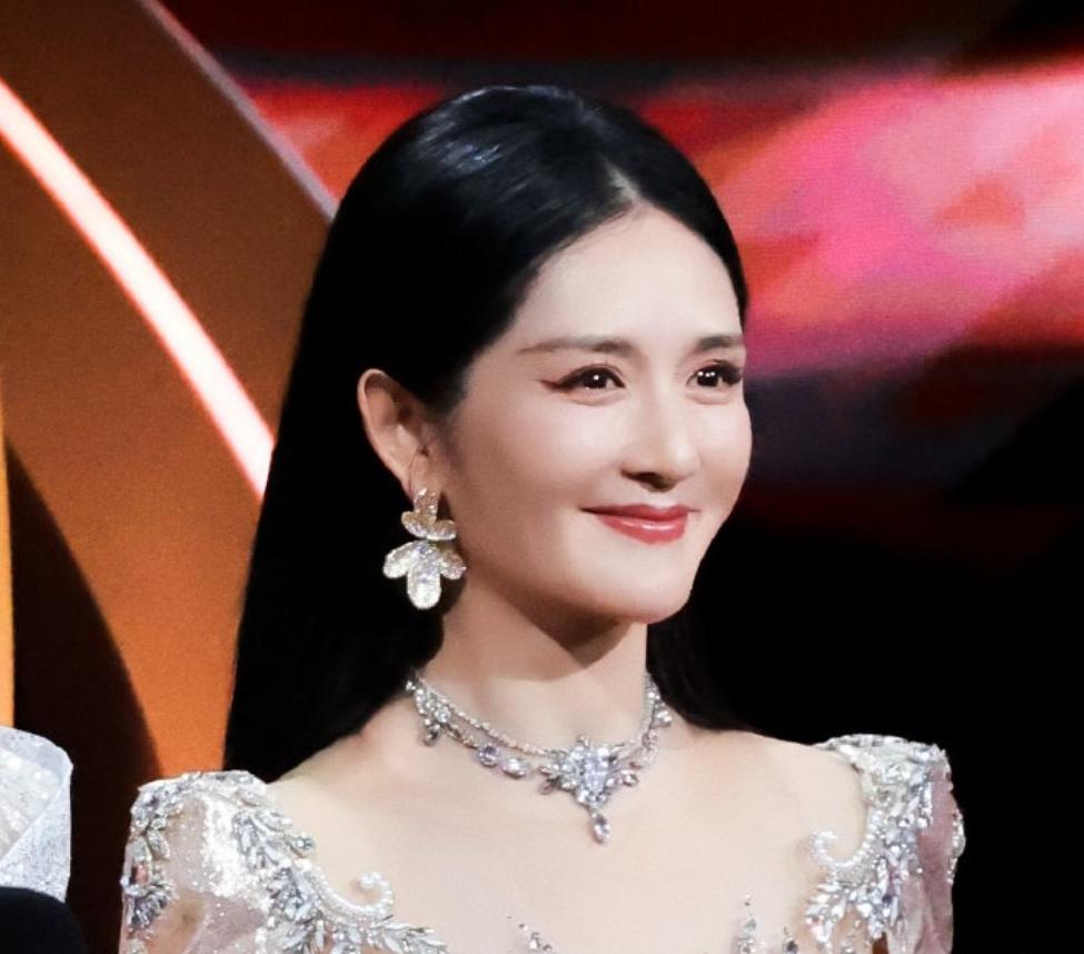 谢娜，愤怒喊话薛之谦！

3月3日一大早，谢娜忍了一晚上，终于还是忍不住发文了，