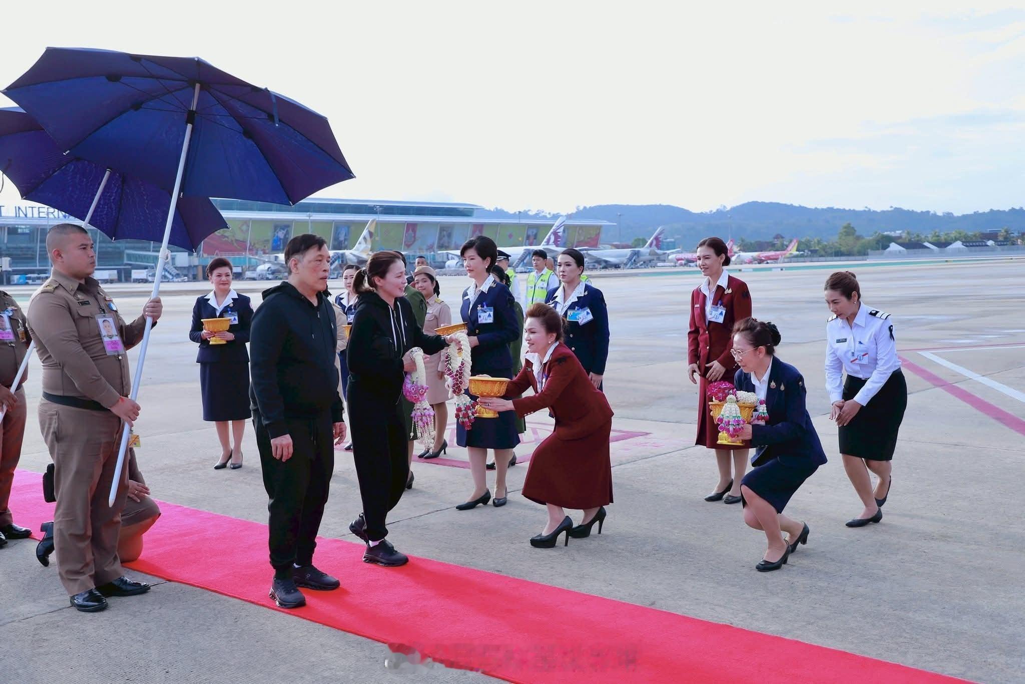 王室王室泰国王室素娘娘 2025年12月6日，狗哥素娘娘接见帆船赛组委会成员。 