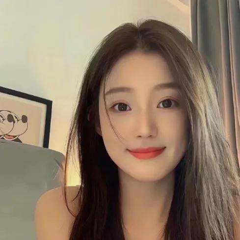 甜美笑容，清新自然，元气满满的一天！😊少女感笑容 少女感微笑女孩 少女的笑容 