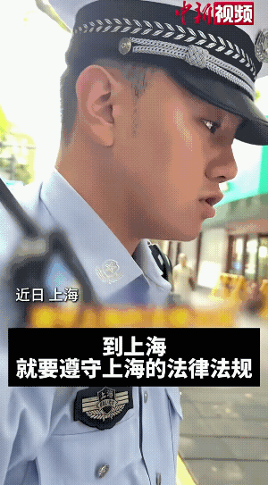 为我们的交警同志点赞👍🏻
近日上海一交警执勤遇人闯红灯上前劝说，竟然还自称是