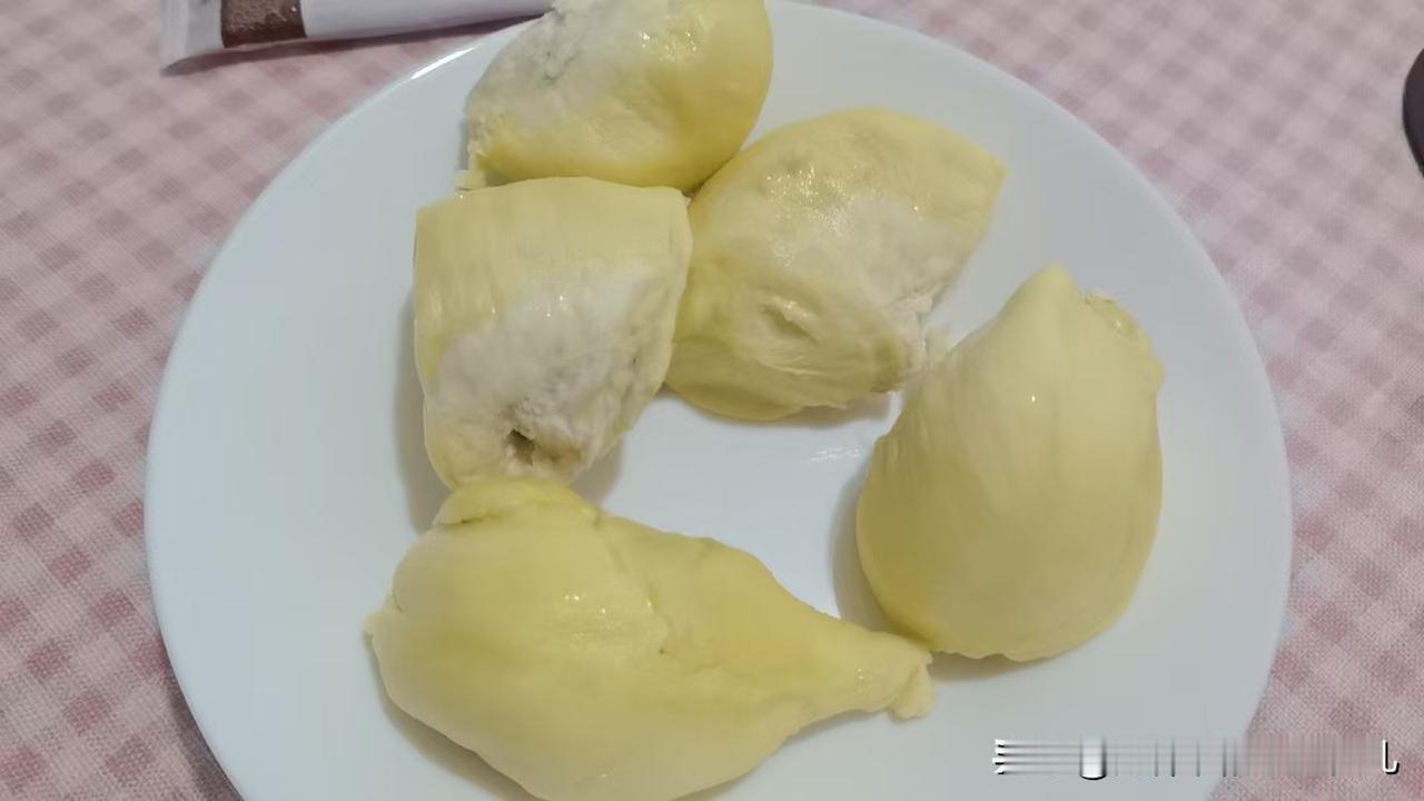 儿时我从噩梦中惊醒的时候，母亲总是让我别想太多，梦都是反的，这件事困惑了我好多年