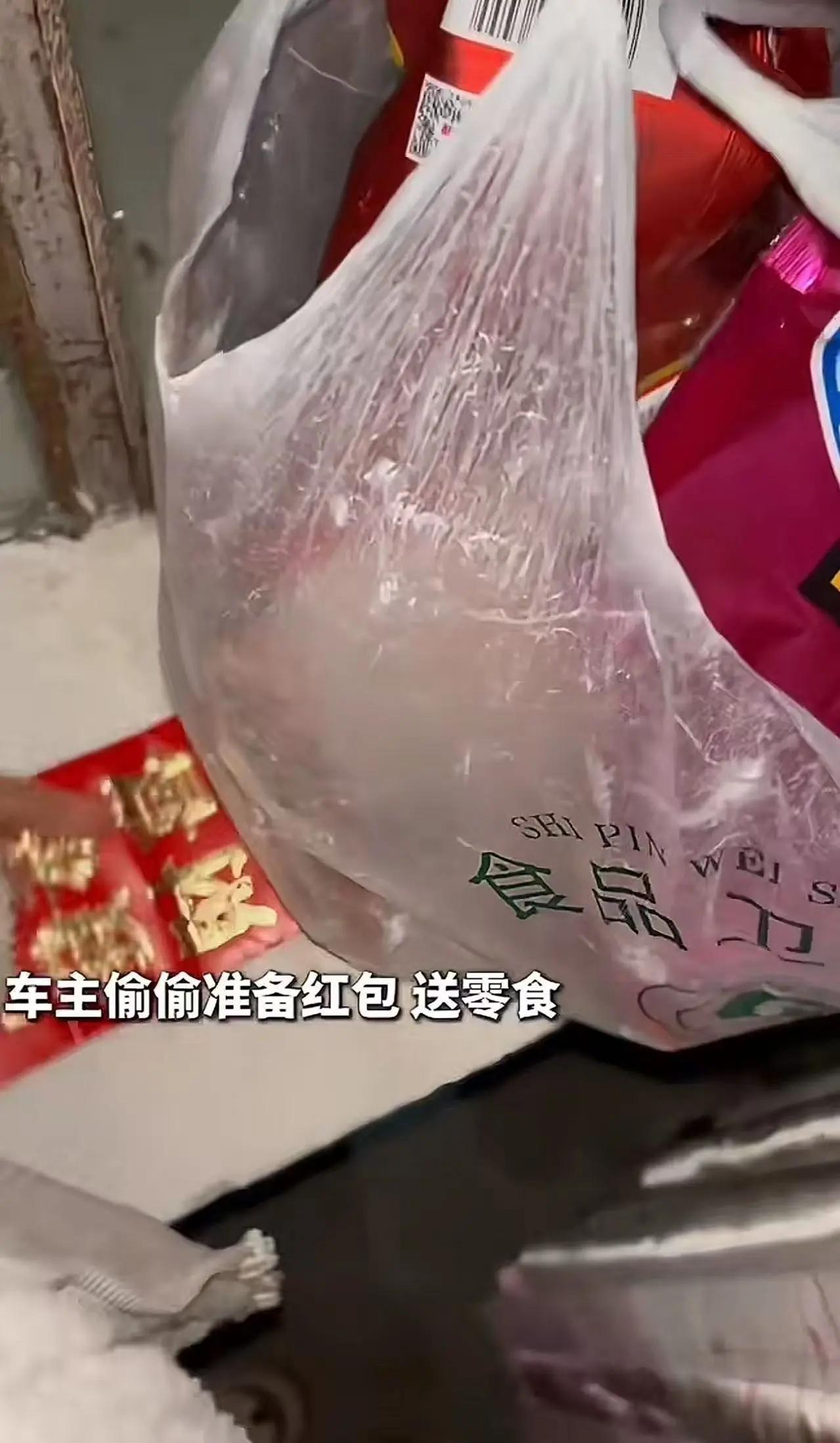 这件事，像极了一面镜子，照出了人性最温暖、最真实的一面。或许你会觉得，这只是一次