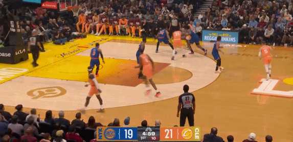 轻松2+0！有哈登后阿伦饼吃到饱！
在今天NBA常规赛骑士对阵尼克斯的第一节比赛