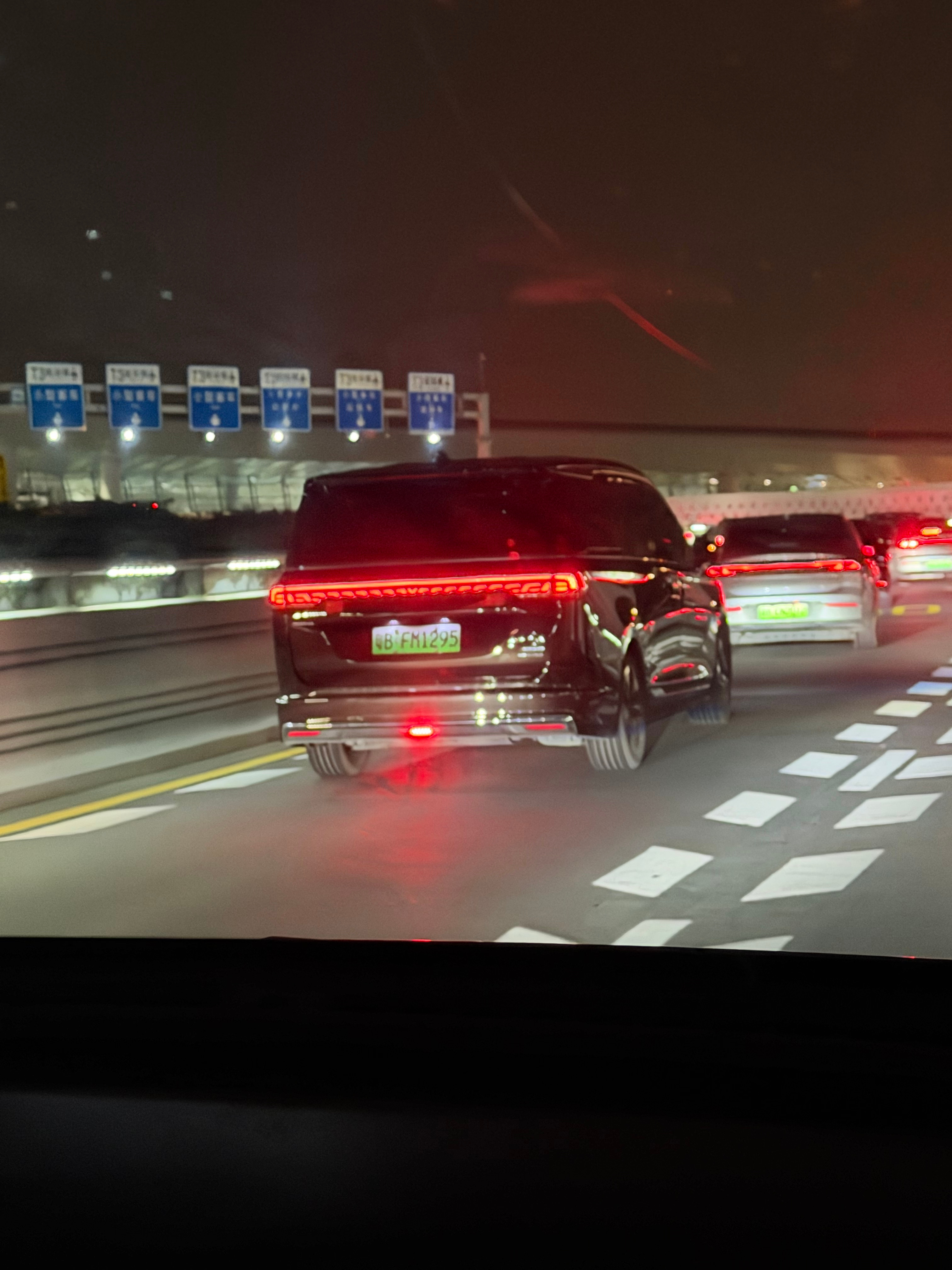 早啊，这是啥品牌车，我居然第一时间没看出来，尴尬的一匹 深圳·深圳宝安国际机场