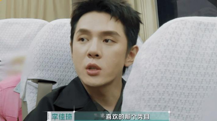 李佳琦掌握了逆转时间的公式吧谁能不羡慕李佳琦的皮肤状态啊，直播行程满满当当从不松
