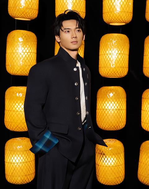 孟子义回复吴汉坤 孟子义拍摄《尚公主》时，遭同组男演员踩到帷帽纱巾重摔在沙地上。