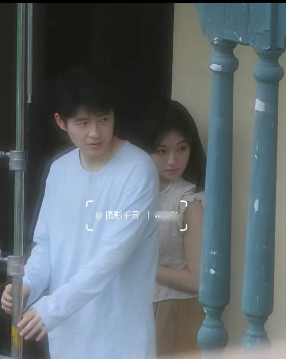 刘昊然李兰迪同框路透照刘昊然李兰迪海岛舒服日志同框路透刘昊然李兰迪海岛舒服日志同