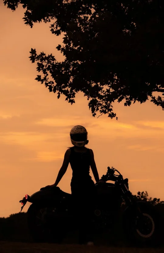 白面骑士与小女孩